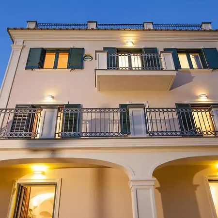- Il Noce SantʼAgata sui Due Golfi