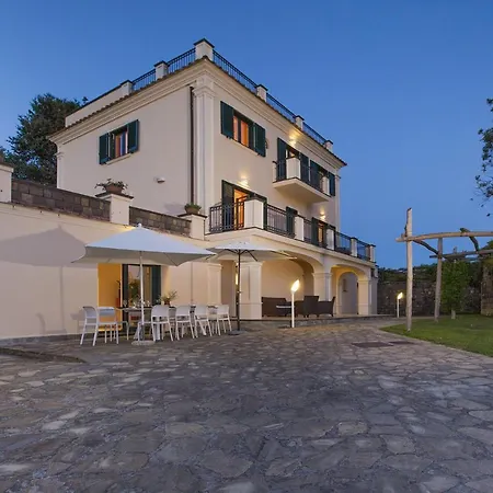 Il Noce Sant'Agata sui due Golfi